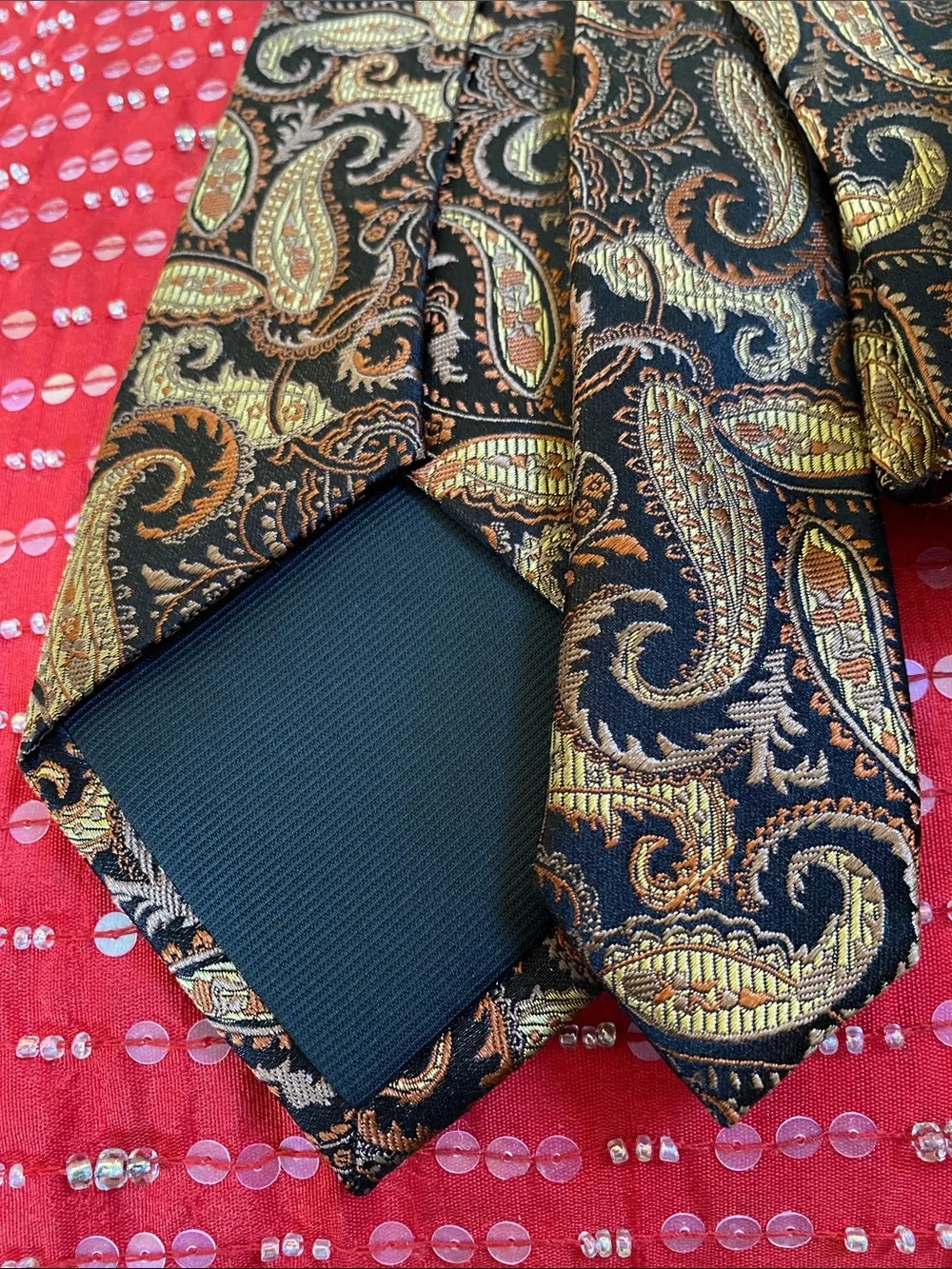 💯 Silk Hand Made Luxurious Black Gold Textured Paisley Tie